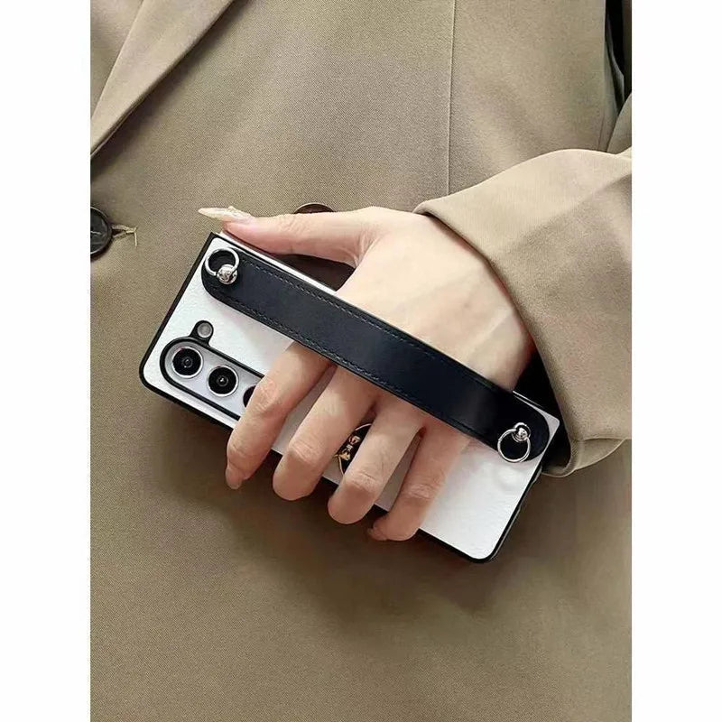 Fashion 3D Bear Wrist Bracelet Phone Case for Samsung Galaxy ZFold 5 ZFold 6 7 Z Fold 4 3 2 Lanyard Necklace Chain Leather Cover